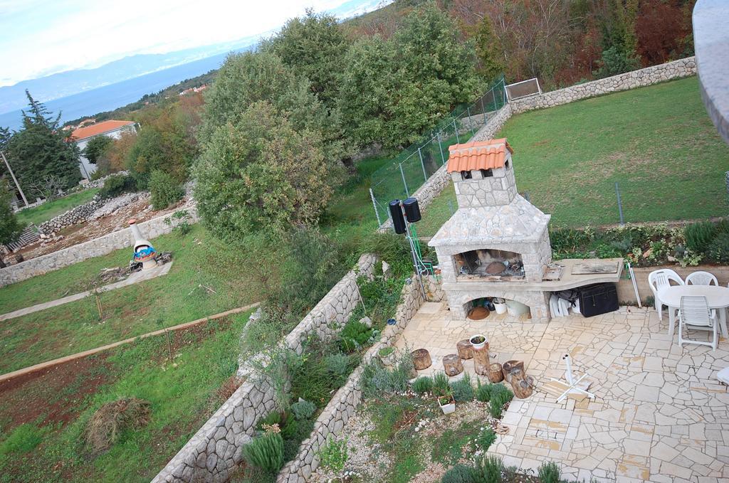 Apartments Nency By El-Pi Tours Malinska Exterior photo